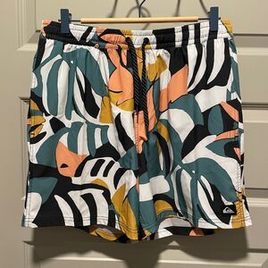 NWOT Quiksilver patterned swim shorts size L